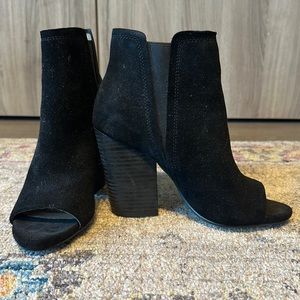 Splendid black suede peep toe booties size 5.5